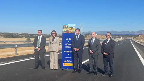 Entra en servicio el tramo Huesca-Siétamo, que completa la A-22 Entra en servicio el tramo Huesca-Siétamo, que completa la A-22