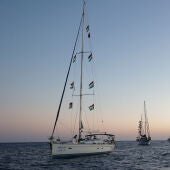 Barcos de vela, parte de la Flotilla Global Sumud que busca llegar a Gaza y romper el bloqueo naval impuesto por Israel, navegan frente al islote de Koufonisi, Grecia, el 26 de septiembre de 2025.