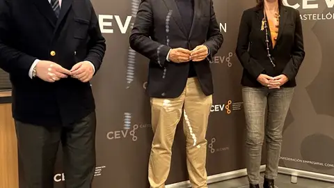 Representantes de la CEV con MONICA BOIX, representante de NDCS en sede de la confederación en Castellón. Representantes de la CEV con MONICA BOIX, representante de NDCS en sede de la confederación en Castellón.