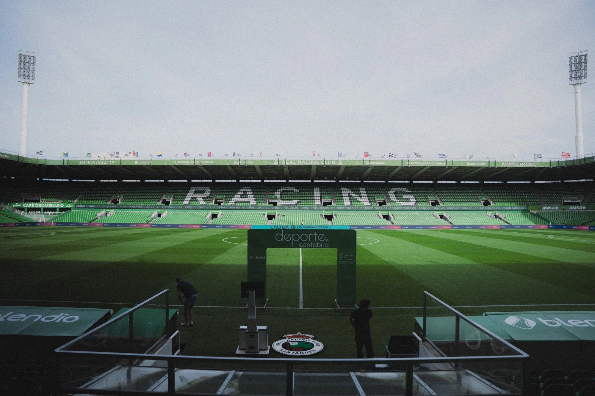 El Racing propone un acuerdo con el ayuntamiento de Santander y el Gobierno de Cantabria para ampliar el aforo de El Sardinero El Racing propone un acuerdo con el ayuntamiento de Santander y el Gobierno de Cantabria para ampliar el aforo de El Sardinero