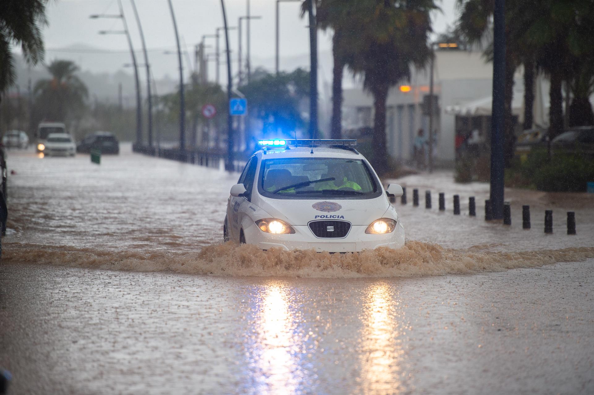 Siguen cerrados tramos de la carretera del aeropuerto de Ibiza y el túnel de Puig d'en Valls tras la tormenta Siguen cerrados tramos de la carretera del aeropuerto de Ibiza y el túnel de Puig d'en Valls tras la tormenta
