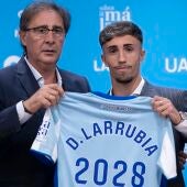 Larrubia con Loren en su renovación con el Málaga