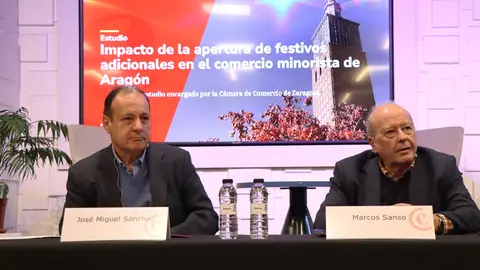 El comercio aragonés ganaría 230 millones de abrir todos los festivos El director general de Cámara, José Miguel Sánchez, y el director del grupo de investigación ADETRE, Marcos Sanso