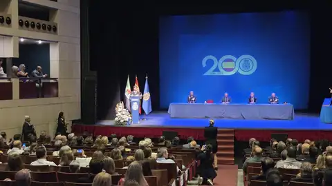 Policía Nacional incorpora un negociador especializado en incidente crítico en Badajoz y un grupo de respuesta en Mérida Policía Nacional incorpora un negociador especializado en incidente crítico en Badajoz y un grupo de respuesta en Mérida