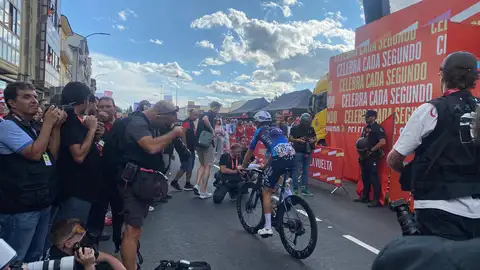 El ciclista estadounidense del Israel-Premier Tech Matthew Riccitello, en la meta de Guijuelo El ciclista estadounidense del Israel-Premier Tech Matthew Riccitello, en la meta de Guijuelo