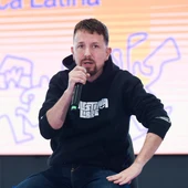 Pablo Iglesias no se corta con Pedro Sánchez por la flotilla: "Desprestigio para nuestros militares y ridículo europeo" Pablo Iglesias no se corta con Pedro Sánchez por la flotilla: "Desprestigio para nuestros militares y ridículo europeo"