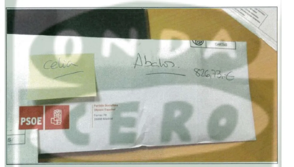 Sobre con logo del PSOE en el que pone Ábalos/ Onda Cero y con una cantidad escrita de euro Sobre con logo del PSOE en el que pone Ábalos/ Onda Cero y con una cantidad escrita de euro