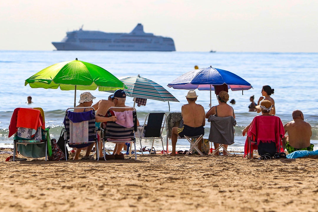 Fin de semana de 'veranillo' en España: hasta 35º y cielos despejados en casi todo el país Fin de semana de 'veranillo' en España: hasta 35º y cielos despejados en casi todo el país