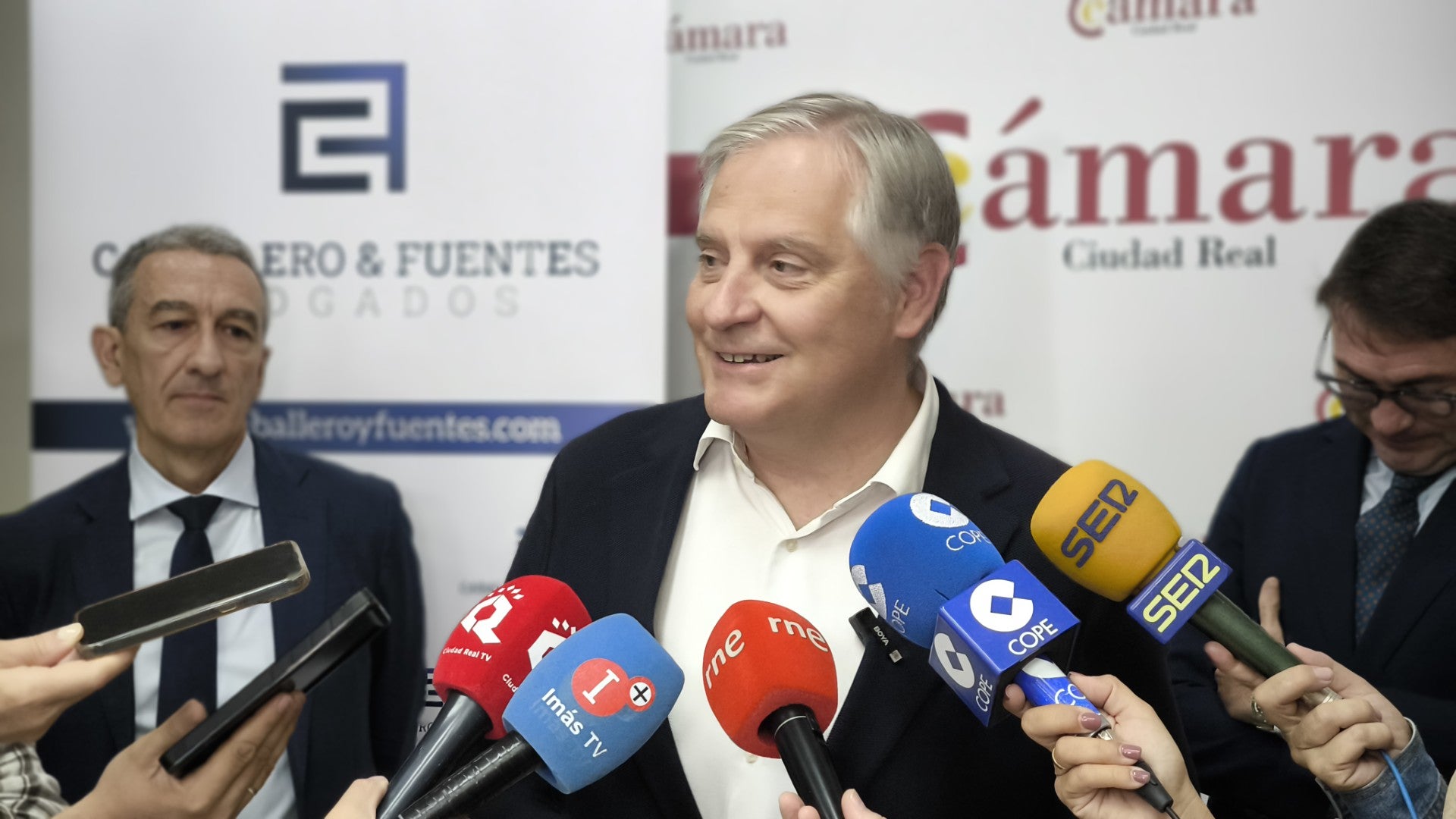 El alcalde de Ciudad Real pide a los dirigentes del PSOE “que se preocupen menos por defenderse a ellos mismos y que defiendan más a las mujeres” El alcalde de Ciudad Real pide a los dirigentes del PSOE “que se preocupen menos por defenderse a ellos mismos y que defiendan más a las mujeres”