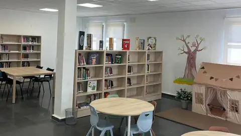 La biblioteca de Alatoz reabre sus puertas tras el incendio La biblioteca de Alatoz reabre sus puertas tras el incendio