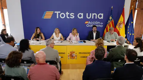 La vicepresidenta segunda del Gobierno, Yolanda Díaz, reunida en València con alcaldes de los municipios afectados por la DANA. La vicepresidenta segunda del Gobierno, Yolanda Díaz, reunida en València con alcaldes de los municipios afectados por la DANA.