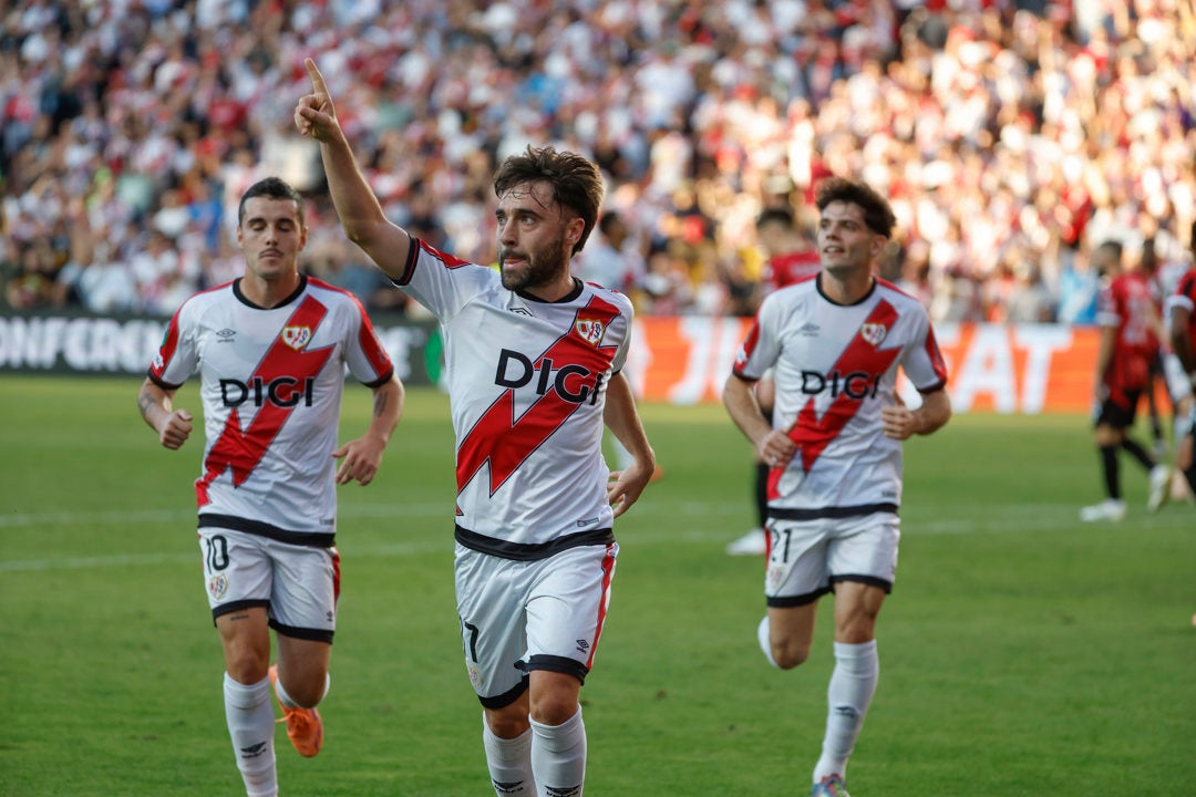 El Rayo celebra su vuelta a Europa con una plácida victoria El Rayo celebra su vuelta a Europa con una plácida victoria