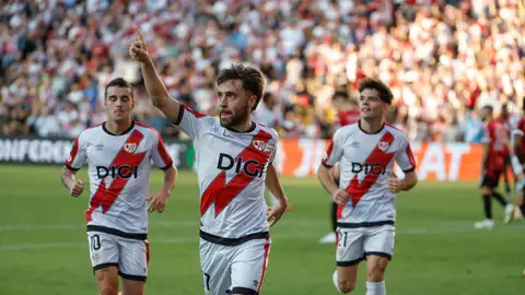 El Rayo celebra su vuelta a Europa con una plácida victoria