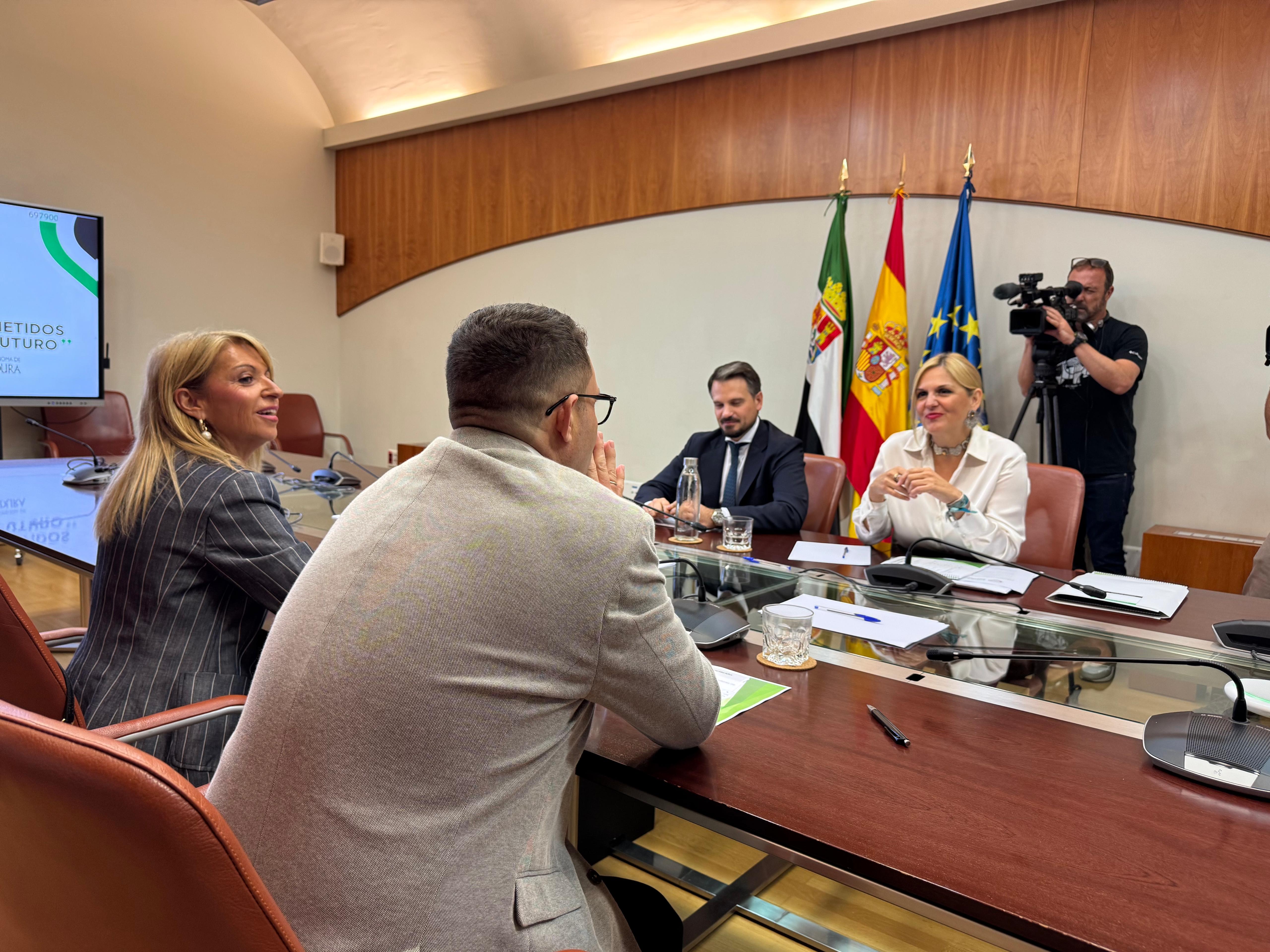 La Junta de Extremadura cree "posible" el acuerdo con los grupos parlamentarios para sacar adelante los presupuestos de 2026 La Junta de Extremadura cree "posible" el acuerdo con los grupos parlamentarios para sacar adelante los presupuestos de 2026