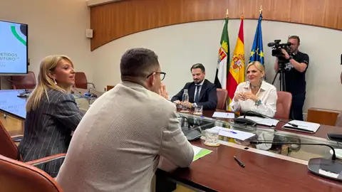 La Junta de Extremadura cree "posible" el acuerdo con los grupos parlamentarios para sacar adelante los presupuestos de 2026 La Junta de Extremadura cree "posible" el acuerdo con los grupos parlamentarios para sacar adelante los presupuestos de 2026