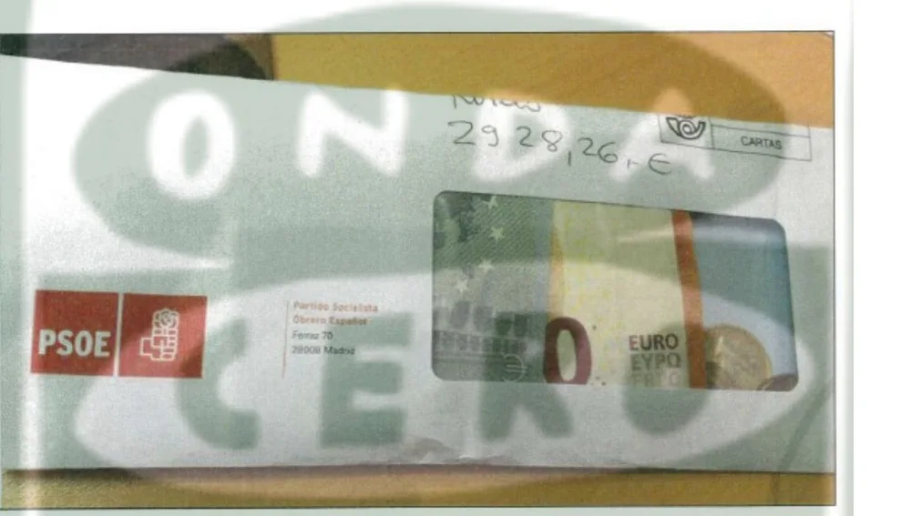 Un sobre con dinero con el logo del PSOE / Onda Cero Un sobre con dinero con el logo del PSOE / Onda Cero