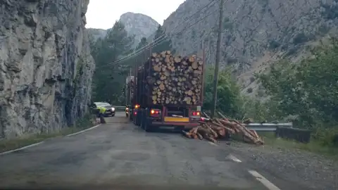 El Ayuntamiento de Plan critica la dejación de funciones de la DGA en la A-2609 entre Salinas y Plan El Ayuntamiento de Plan critica la dejación de funciones de la DGA en la A-2609 entre Salinas y Plan