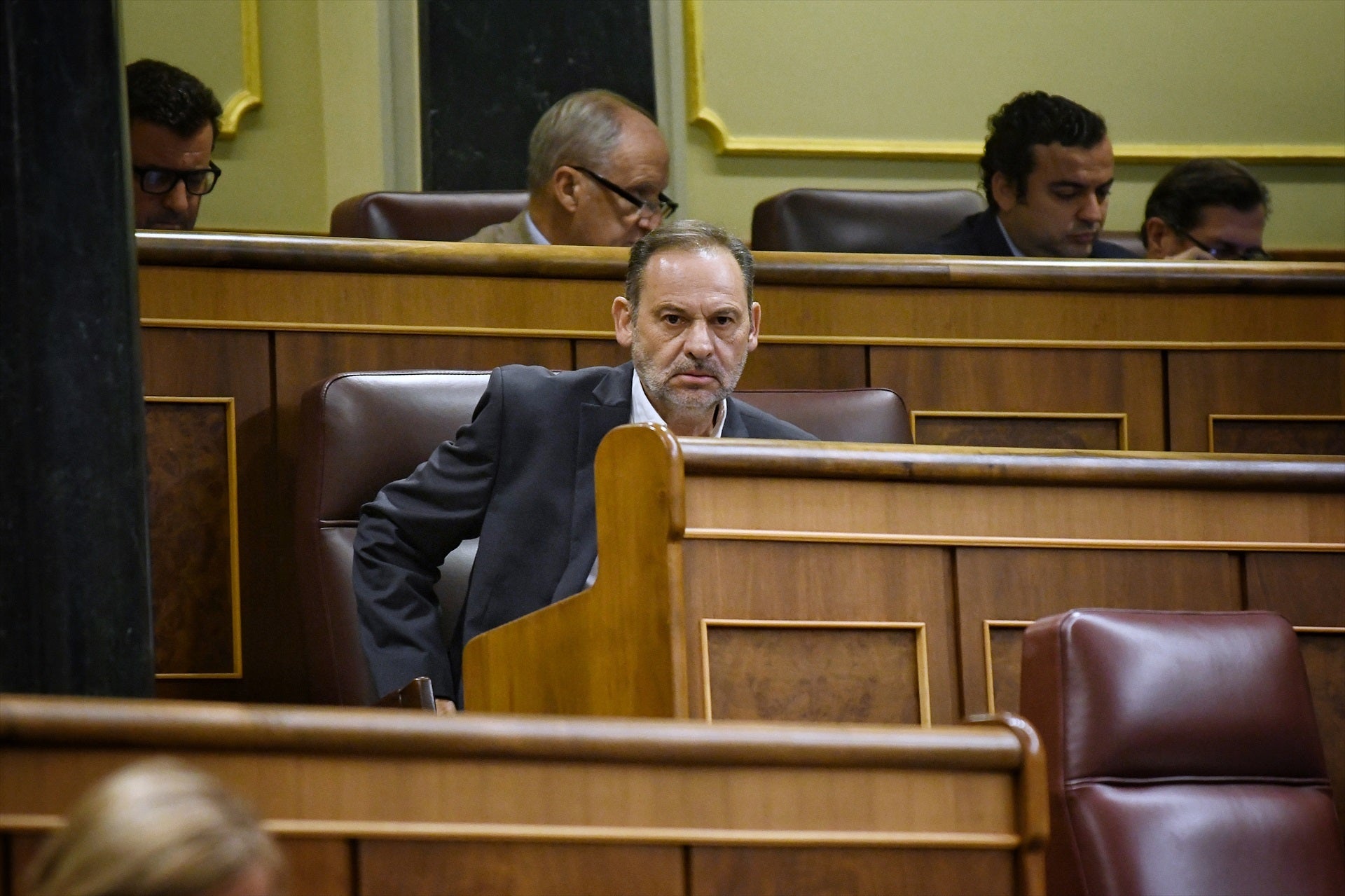 La UCO revela que el PSOE hacía pagos en efectivo a Ábalos y a Koldo: "El sobre de Ferraz, a la mesa del ministro" La UCO revela que el PSOE hacía pagos en efectivo a Ábalos y a Koldo: "El sobre de Ferraz, a la mesa del ministro"
