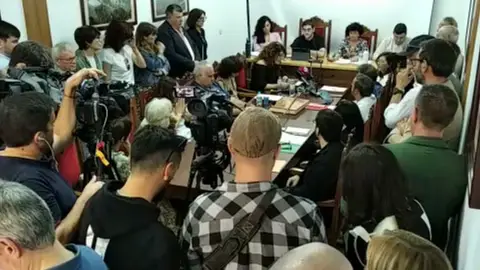 Sale adelante la moción de censura presentada por el PSOE y la PCdT en Tobarra contra el PP Sale adelante la moción de censura presentada por el PSOE y la PCdT en Tobarra contra el PP