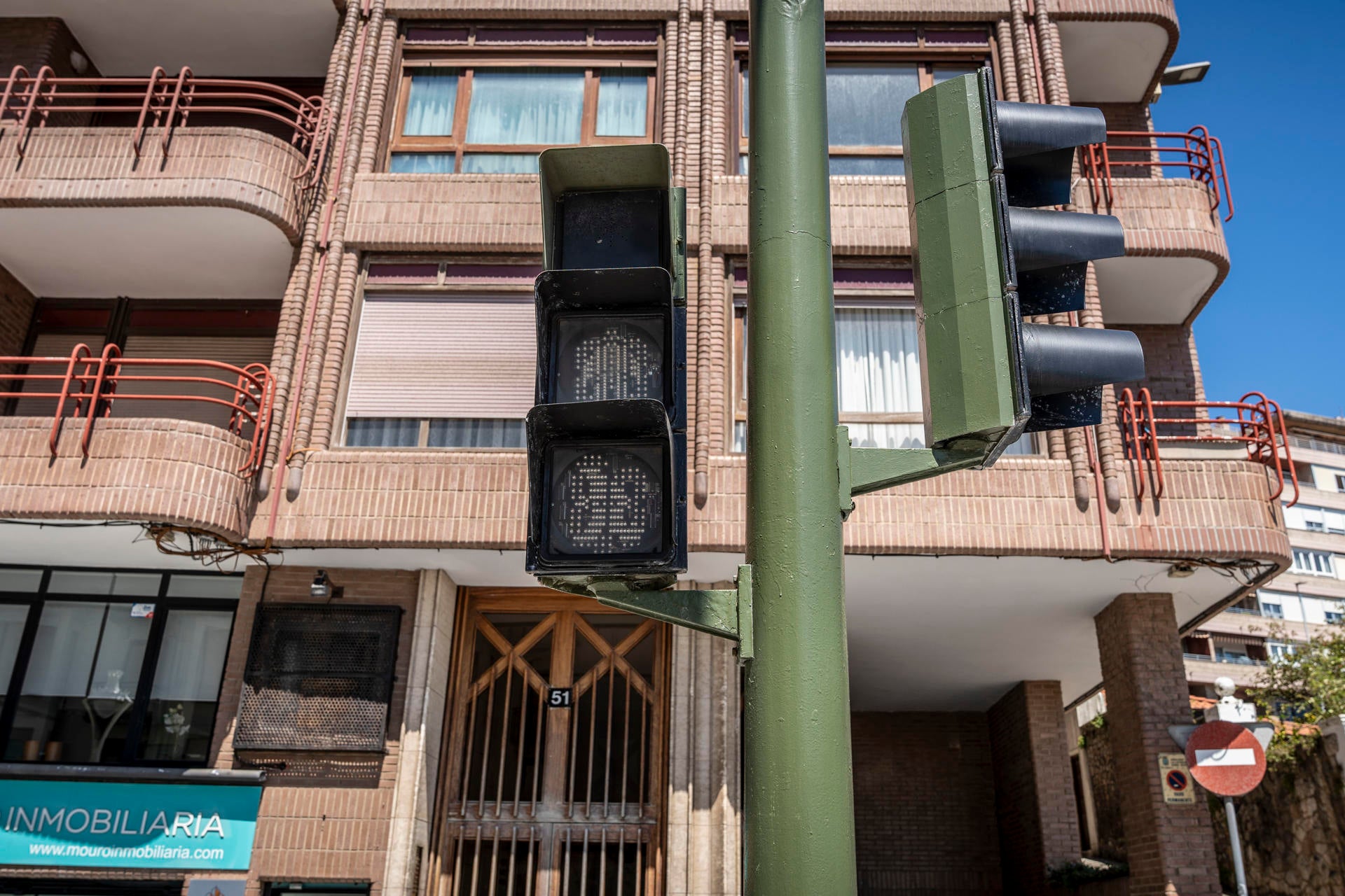 Un informe europeo revela la causa del gran apagón que colapsó España: una "cascada de sobrevoltaje" Un informe europeo revela la causa del gran apagón que colapsó España: una "cascada de sobrevoltaje"