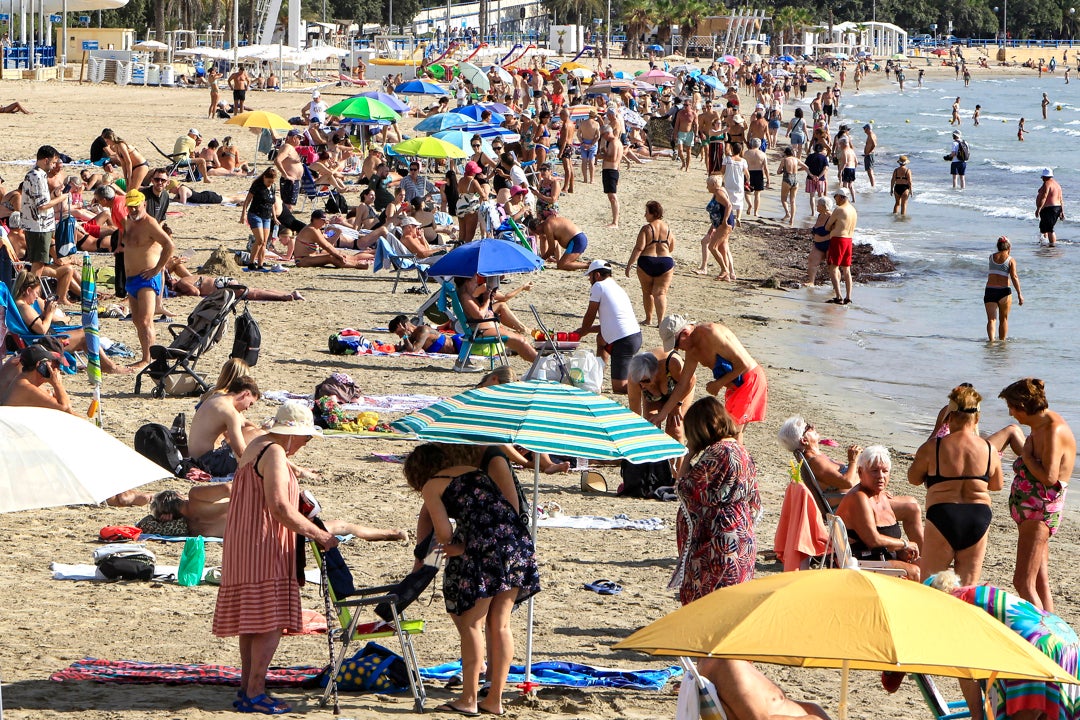Fin de semana de contrastes: sol y más de 30 grados en el sur de España y lluvia y menos de 20 en el norte Fin de semana de contrastes: sol y más de 30 grados en el sur de España y lluvia y menos de 20 en el norte