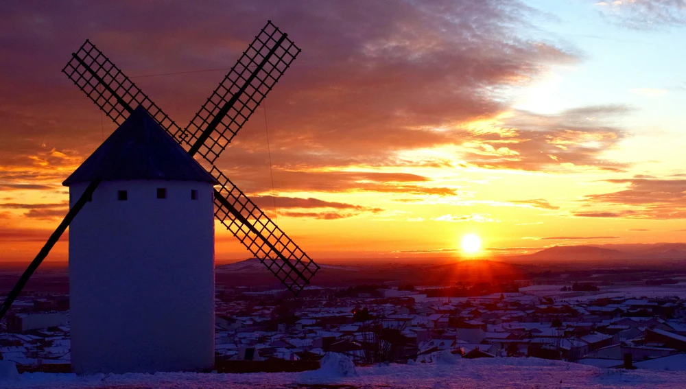 Atardecer desde los molinos de viento de Campo de Criptana Atardecer desde los molinos de viento de Campo de Criptana