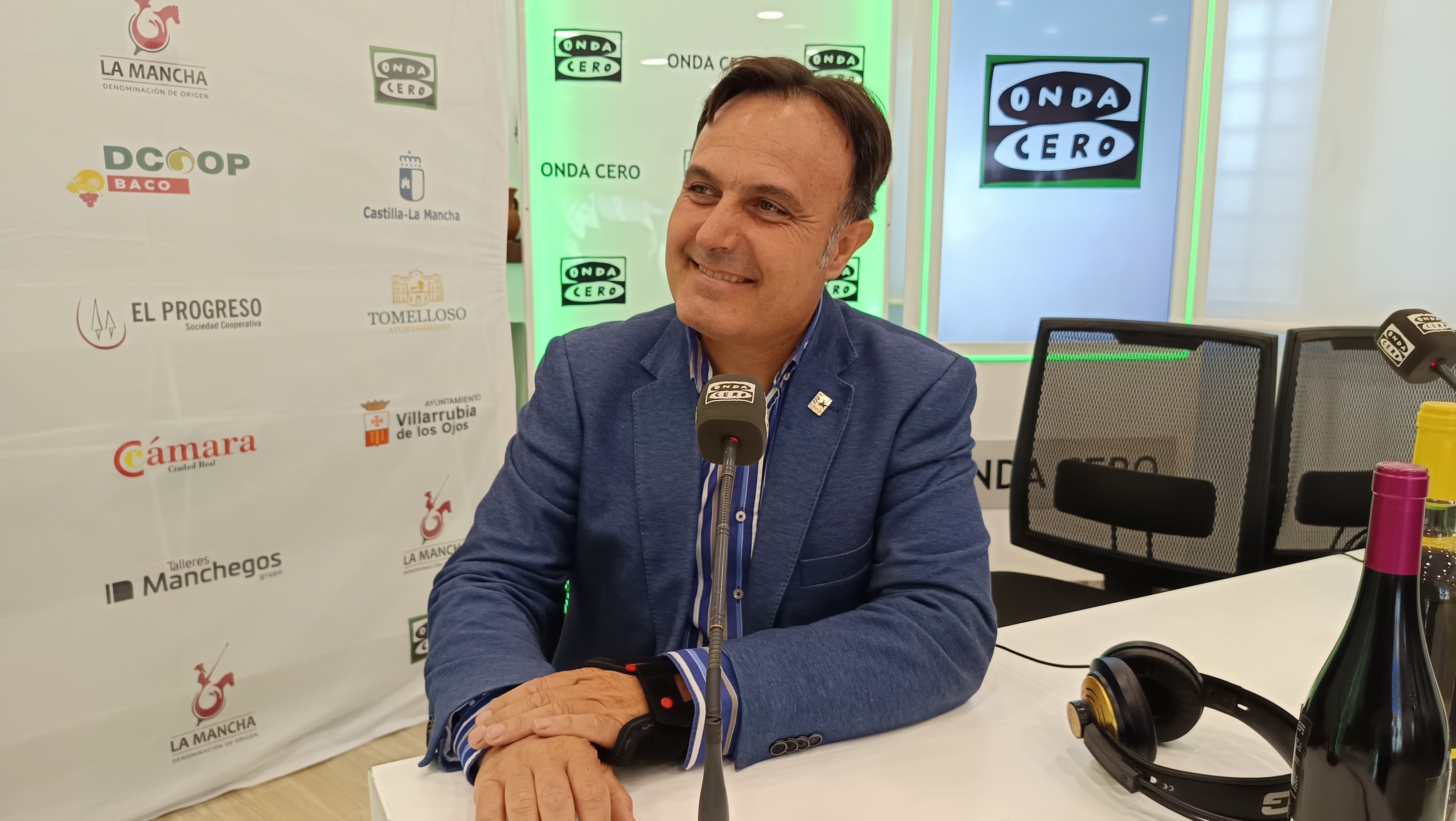 El vicepresidente de Castilla-La Mancha, José Manuel Caballero, con Julia Otero El vicepresidente de Castilla-La Mancha, José Manuel Caballero, con Julia Otero