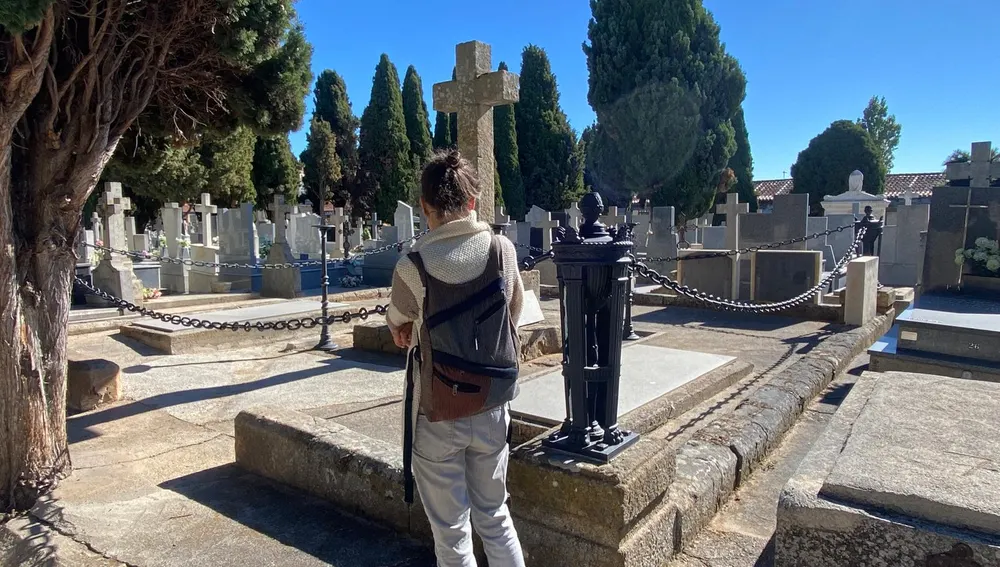 Una de las visitantes, durante el recorrido Una de las visitantes, durante el recorrido