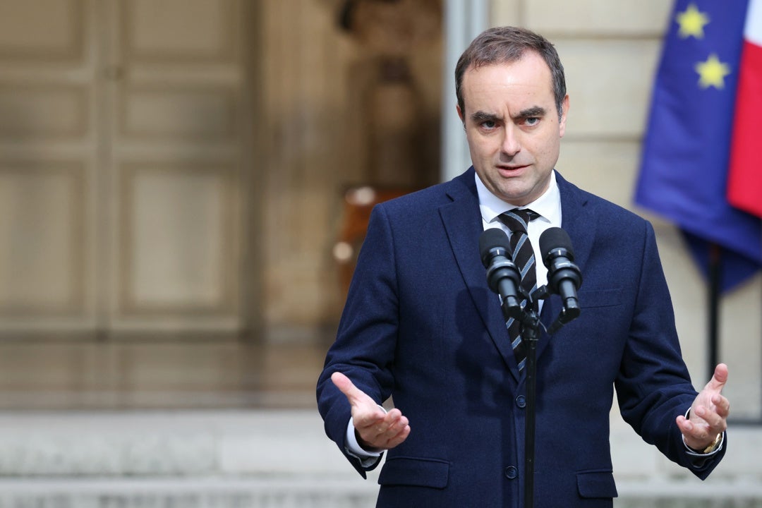 Sèbastien Lecornu dimite como primer ministro de Francia un día después de formar su Gobierno Sèbastien Lecornu dimite como primer ministro de Francia un día después de formar su Gobierno