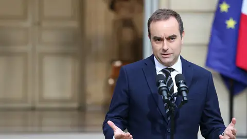 Sèbastien Lecornu dimite como primer ministro de Francia un día después de formar su Gobierno