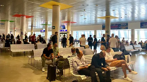 El aeropuerto de Castellón cierra su mejor septiembre con cerca de 40.000 pasajeros y un crecimiento interanual del 28 % El aeropuerto de Castellón cierra su mejor septiembre con cerca de 40.000 pasajeros y un crecimiento interanual del 28 %