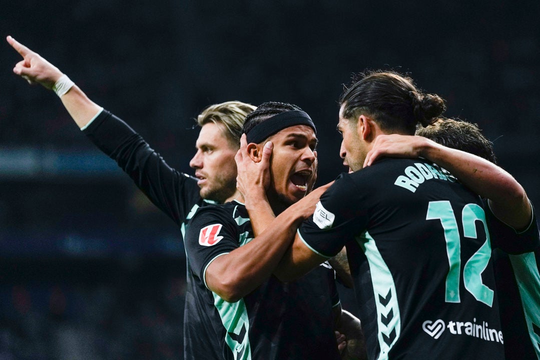 El Betis desmonta al Espanyol con suspense El Betis desmonta al Espanyol con suspense