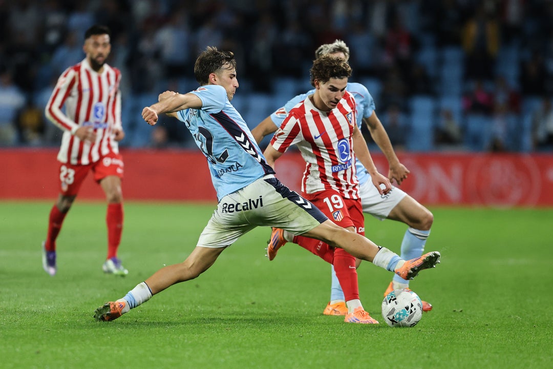 El Atlético sobrevive con diez y suma un punto en Balaídos El Atlético sobrevive con diez y suma un punto en Balaídos