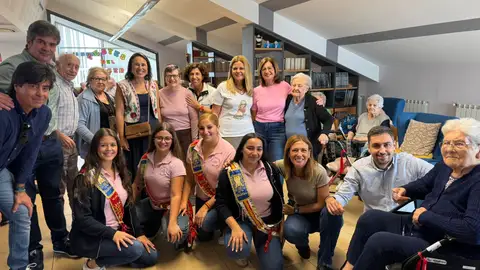 Almassora vive un lunes de emoción con la visita de la reina de las fiestas y las autoridades a las residencias de personas mayores Almassora vive un lunes de emoción con la visita de la reina de las fiestas y las autoridades a las residencias de personas mayores