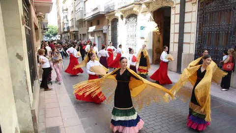 Los alumnos y las alumnas de Burriana durante un ensayo por las calles del municipio. Los alumnos y las alumnas de Burriana durante un ensayo por las calles del municipio.