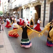 Los alumnos y las alumnas de Burriana durante un ensayo por las calles del municipio. Los alumnos y las alumnas de Burriana durante un ensayo por las calles del municipio.