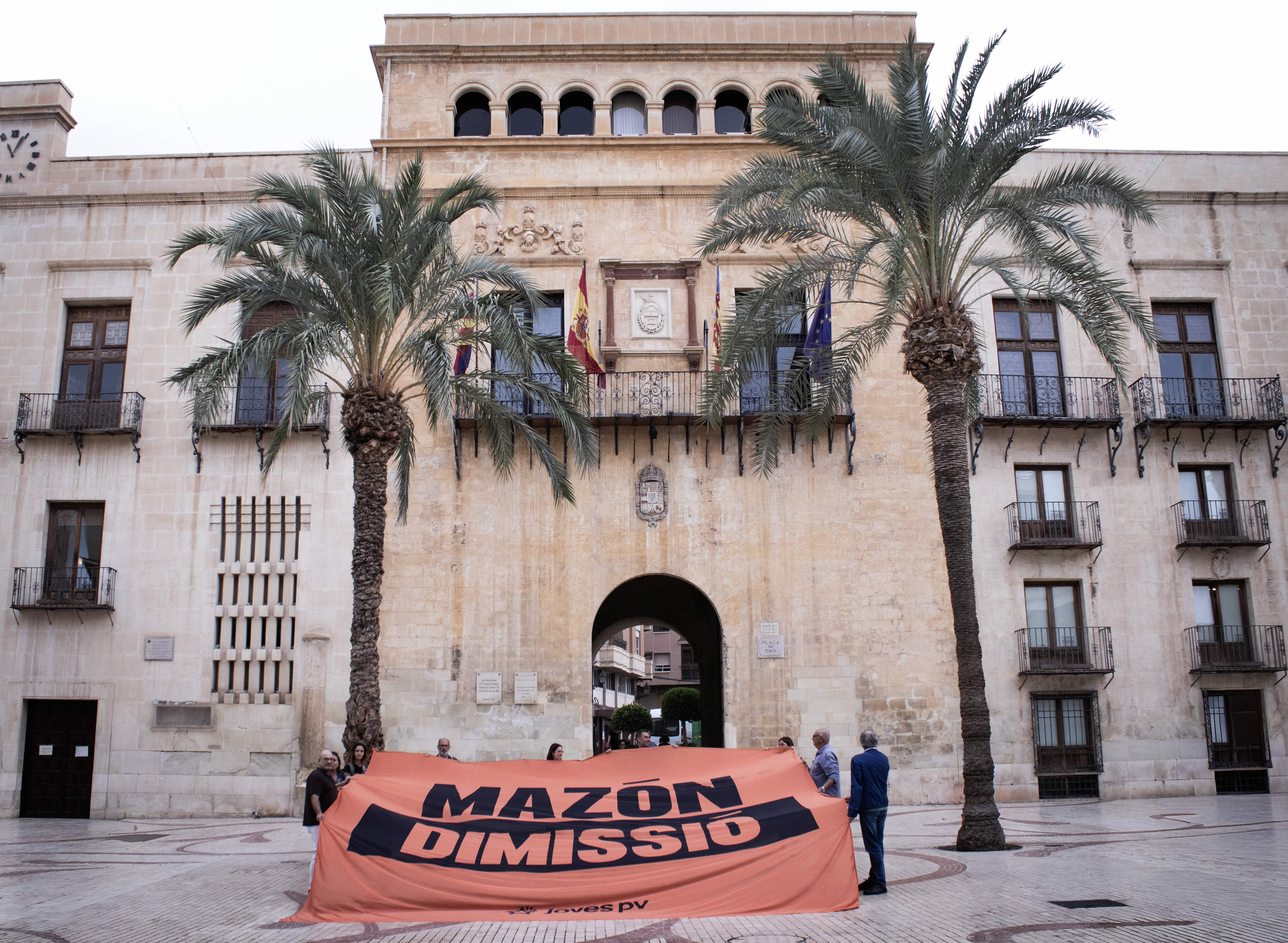 Compromís critica la falta de inversiones de la Generalitat en infraestructuras educativas en Elche Compromís critica la falta de inversiones de la Generalitat en infraestructuras educativas en Elche