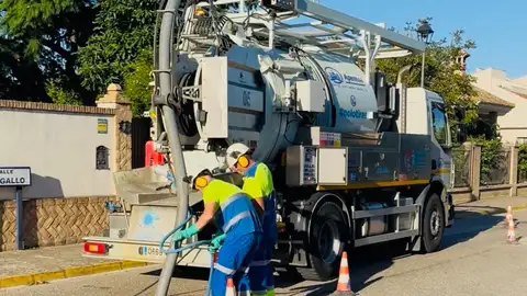 Trabajo en los imbornales de El Puerto Trabajo en los imbornales de El Puerto