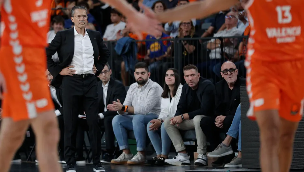 Pedro Martínez con el Valencia Basket en el Roig Arena Pedro Martínez con el Valencia Basket en el Roig Arena