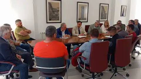 La Junta avanza en la planificación de nuevas balsas ganaderas con los municipios del norte de Palencia afectados por los incendios .