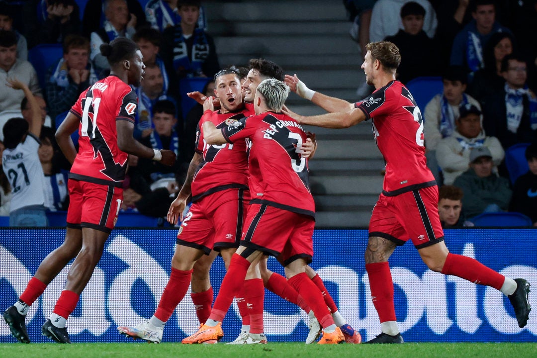 Un gol del Pacha Espino alivia al Rayo y hunde a la Real Un gol del Pacha Espino alivia al Rayo y hunde a la Real