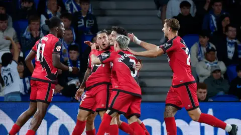 Un gol del Pacha Espino alivia al Rayo y hunde a la Real Un gol del Pacha Espino alivia al Rayo y hunde a la Real