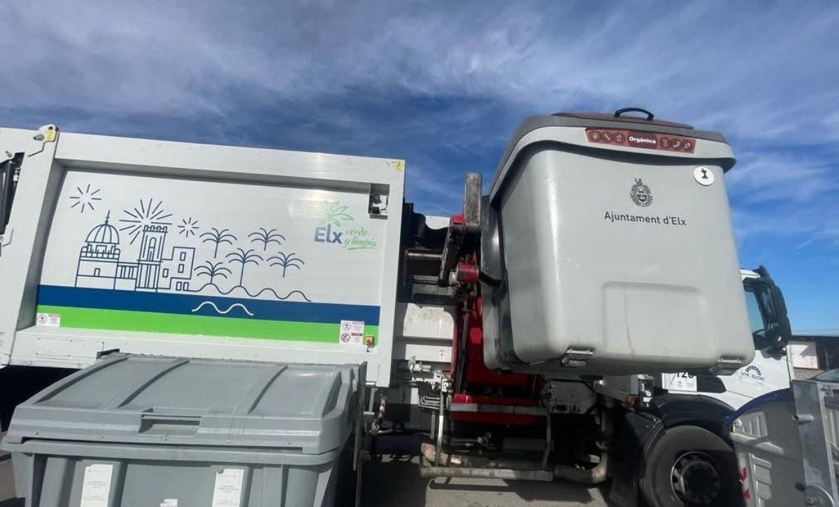 Elche culmina la implantación del contenedor marrón con su llegada a las áreas industriales del municipio Elche culmina la implantación del contenedor marrón con su llegada a las áreas industriales del municipio