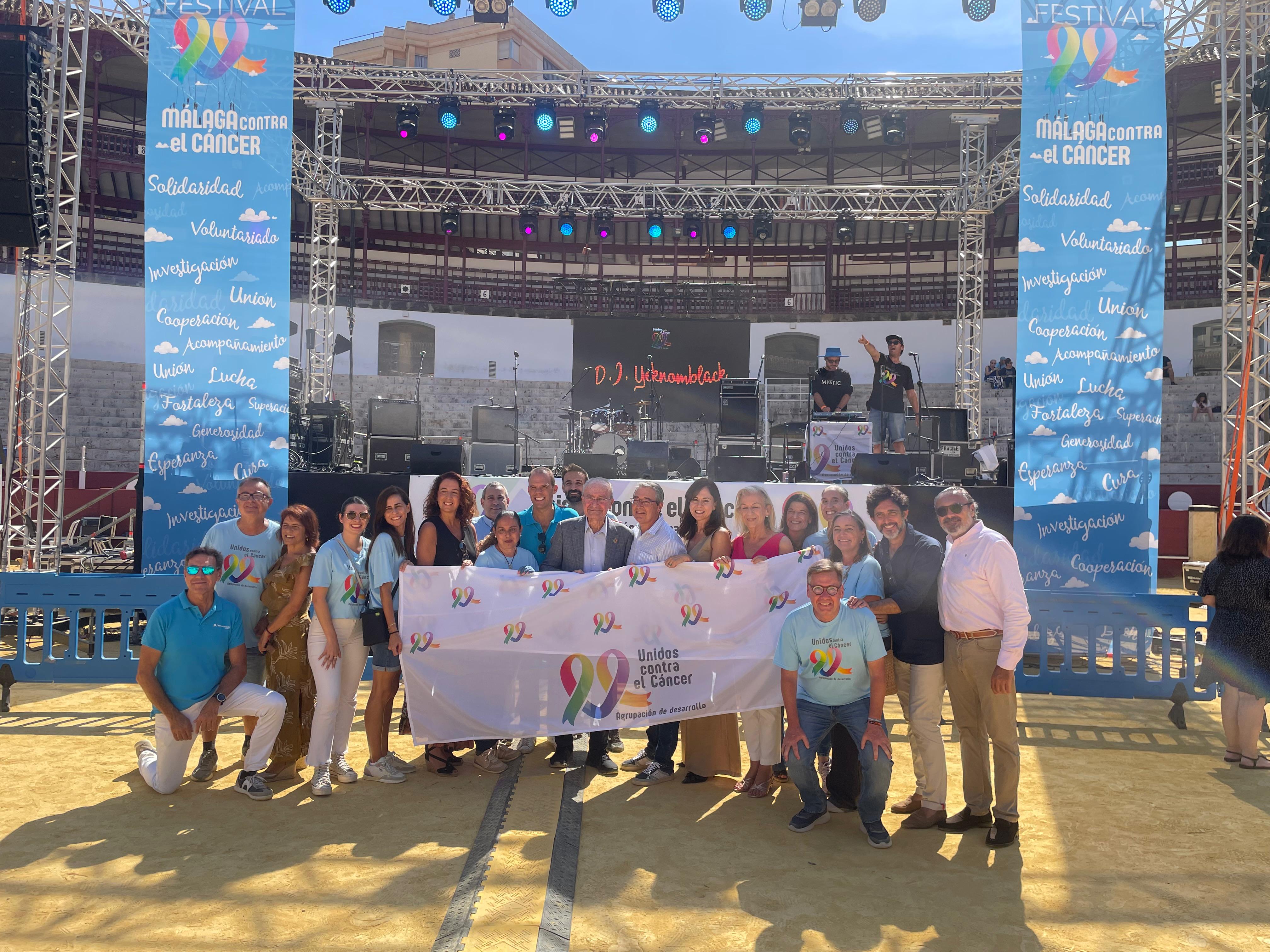 La primera edición del festival solidario “Málaga contra el Cáncer” congrega a 2.500 personas en la plaza de toros de La Malagueta y deja más de 70.000€ recaudados La primera edición del festival solidario “Málaga contra el Cáncer” congrega a 2.500 personas en la plaza de toros de La Malagueta y deja más de 70.000€ recaudados