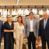 Directivos de Tramas Home junto al presidente de los empresarios sevillanos, el delegado de consumo y comercio en el ayuntamiento de Sevilla y el presidente de la Cámara de Comercio de Sevilla