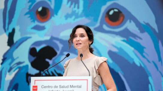 Isabel D&iacute;az Ayuso durante su visita al nuevo Centro de Salud Mental Infanto-Juvenil del Hospital p&uacute;blico Jos&eacute; Germain 