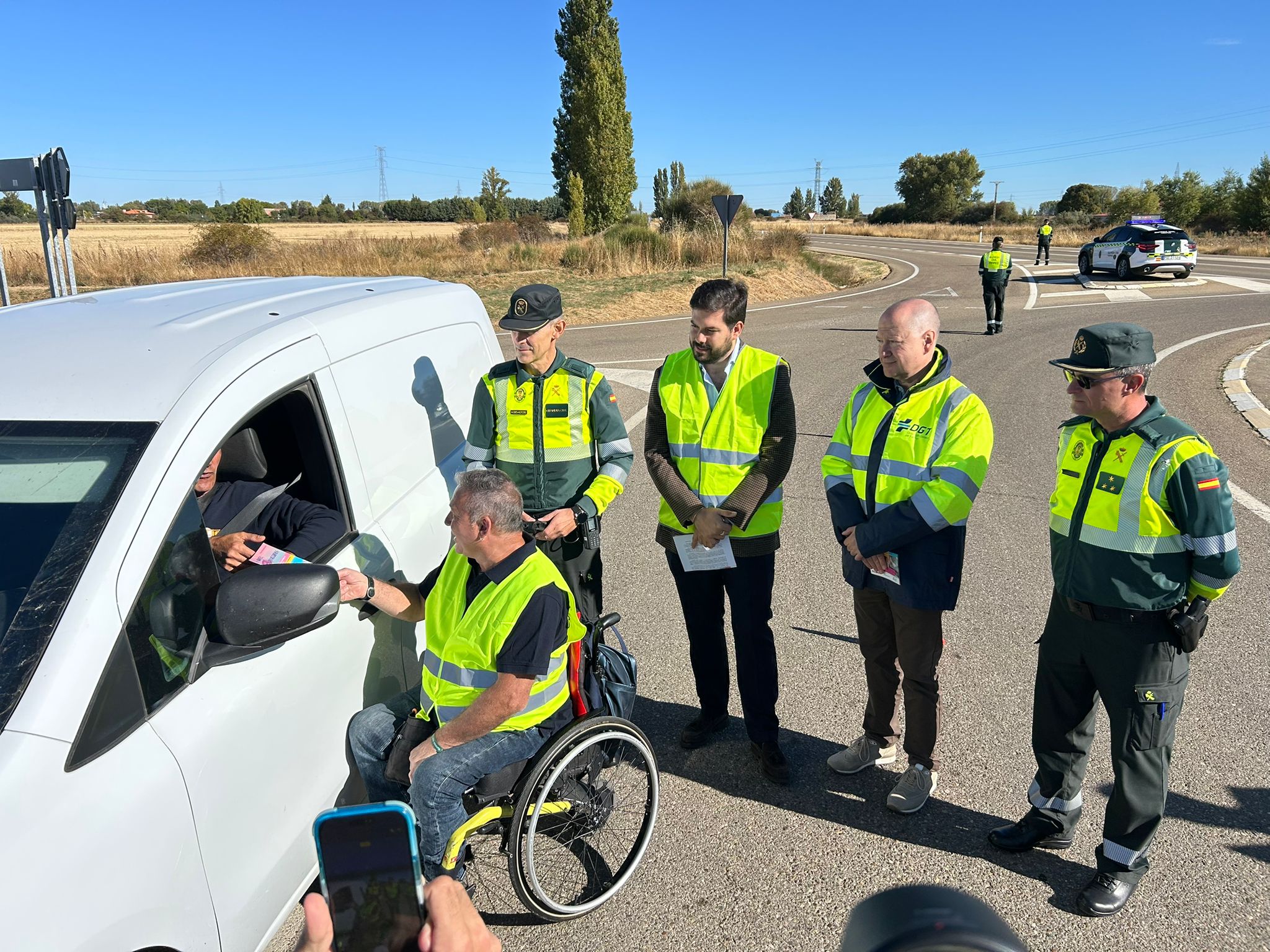 DGT y ASPAYM colaboran en una campaña de control de distracciones DGT y ASPAYM colaboran en una campaña de control de distracciones