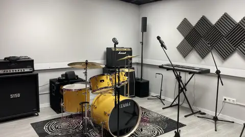 Inauguran en Málaga la escuela de música moderna Rock Factory Musica