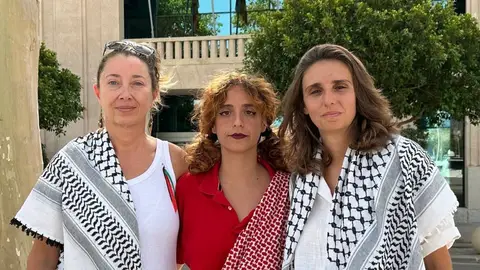 (I-D) Las activistas Reyes Rigo y Alejandra Martínez y la coordinadora de Podemos Baleares y regidora del Ayuntamiento de Palma, Lucía Muñoz (I-D) Las activistas Reyes Rigo y Alejandra Martínez y la coordinadora de Podemos Baleares y regidora del Ayuntamiento de Palma, Lucía Muñoz