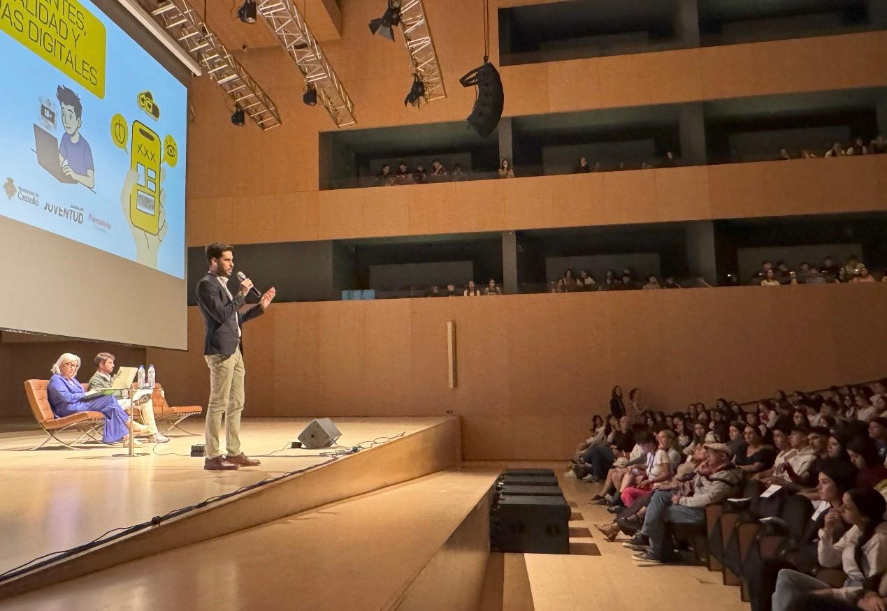 Más de 1000 estudiantes participan en una jornada sobre salud mental y prevención de adicciones digitales en Castelló Más de 1000 estudiantes participan en una jornada sobre salud mental y prevención de adicciones digitales en Castelló